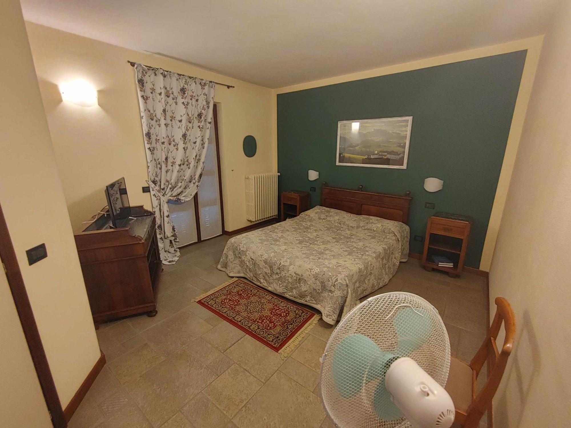 Hostal La Ca Dolga La Morra Habitación foto